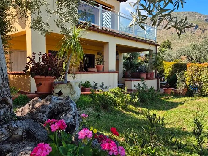 Casa con 8 locali in vendita in Residence Paegaggio Bragone, Termini Imerese