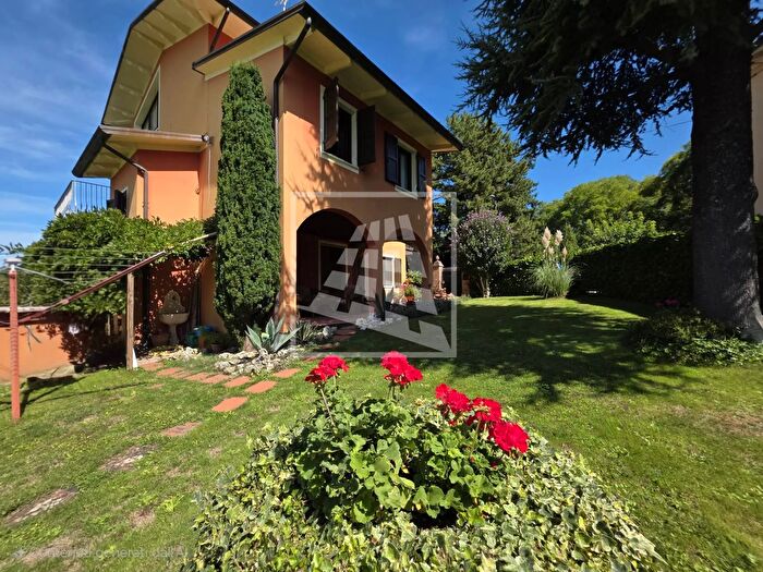 Casa con 10 locali in vendita in Via Poiago, Carpineti