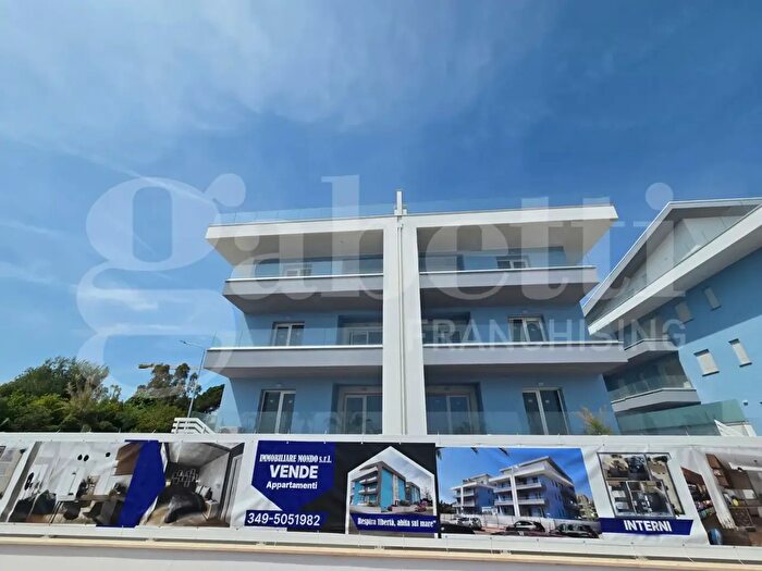 Appartamento trilocale in vendita in Lungomare Sirena, Tortoreto