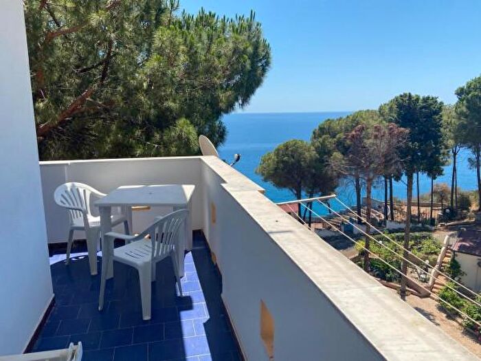 Appartamento trilocale in affitto in Via San Martino, Staletti