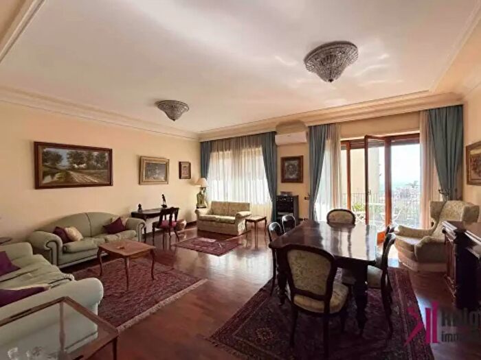 Appartamento con 5 locali in vendita in Via Posillipo, Napoli