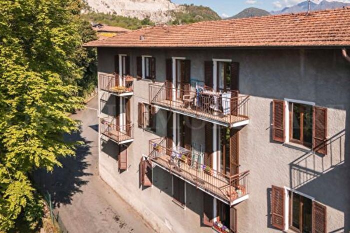 Appartamento trilocale in vendita in Via Schelling, Baveno