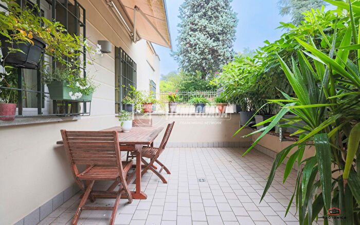 Appartamento trilocale in vendita in Via del Genio, Bologna