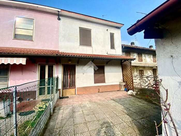 Casa quadrilocale in vendita in Via Giuseppe Mazzini, Isola SantAntonio