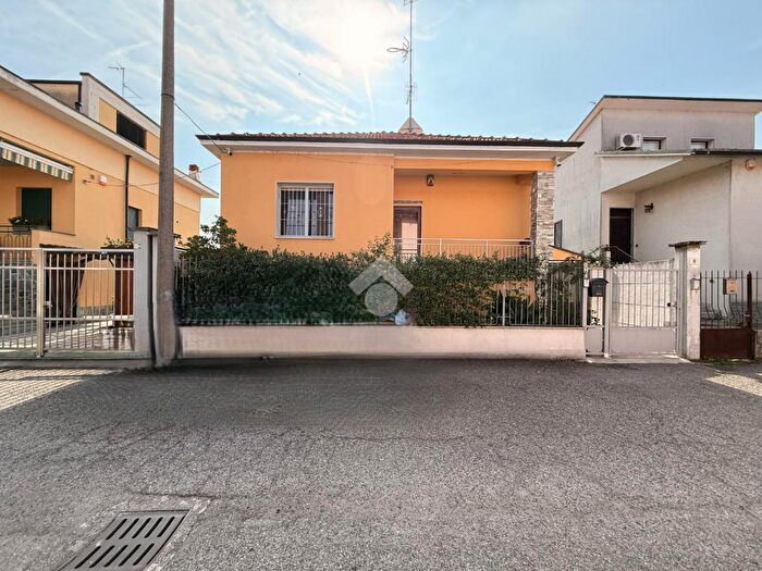 Casa trilocale in vendita in Via Meucci, Abbiategrasso