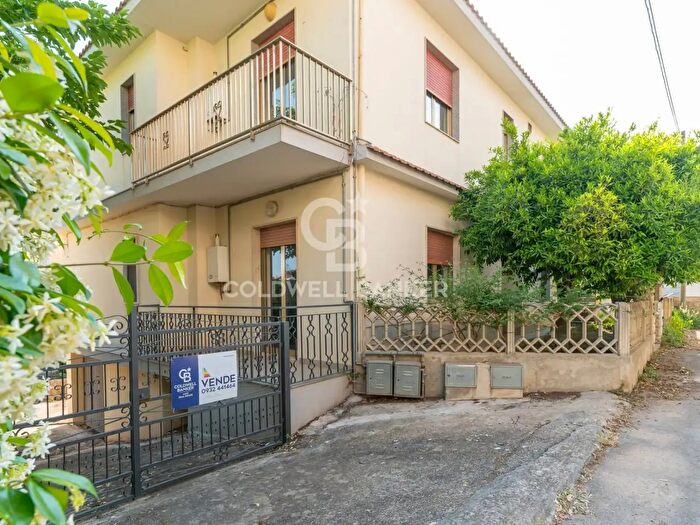 Casa con 10 locali in vendita in Via Risorgimento B, Modica