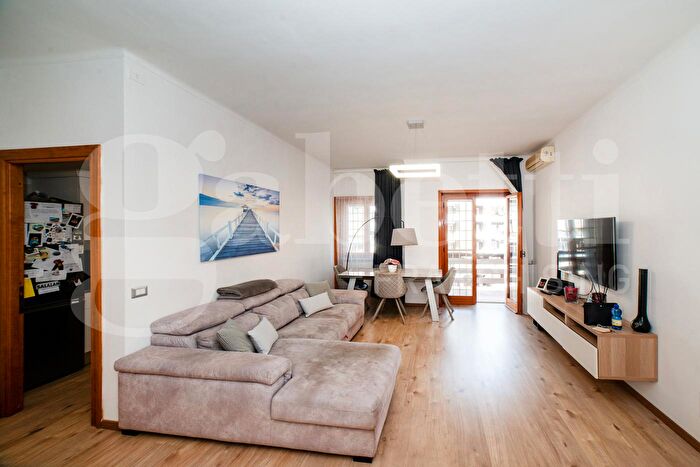 Appartamento trilocale in vendita in Via Paolo di Dono, Roma