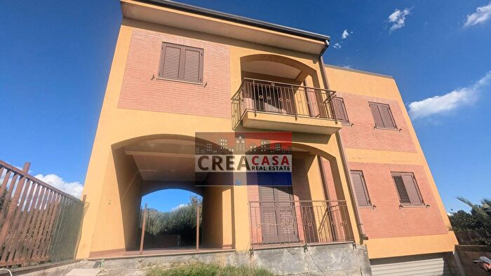 Casa con 10 locali in vendita in Via Albero San Filippo, Piedimonte Etneo