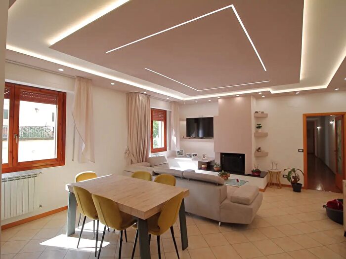 Appartamento con 5 locali in vendita in Località Ponte Caliano, Subbiano