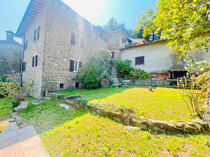 Casa con 7 locali in vendita in Frazione San Presto, Assisi