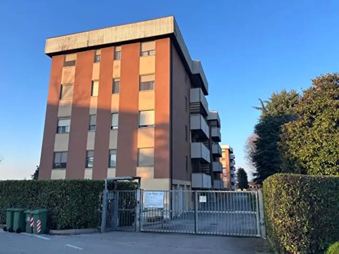 Appartamento trilocale in vendita in Via Fratelli Cervi F, Tavazzano Con Villavesco