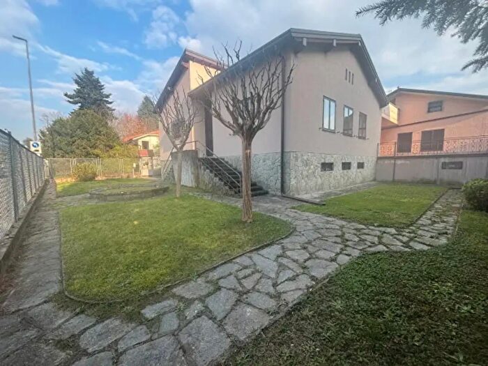 Casa quadrilocale in vendita in Corso Italia, Usmate Velate