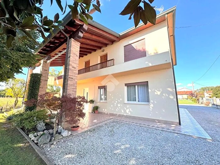 Casa con 6 locali in vendita in Via Zignol, Trebaseleghe