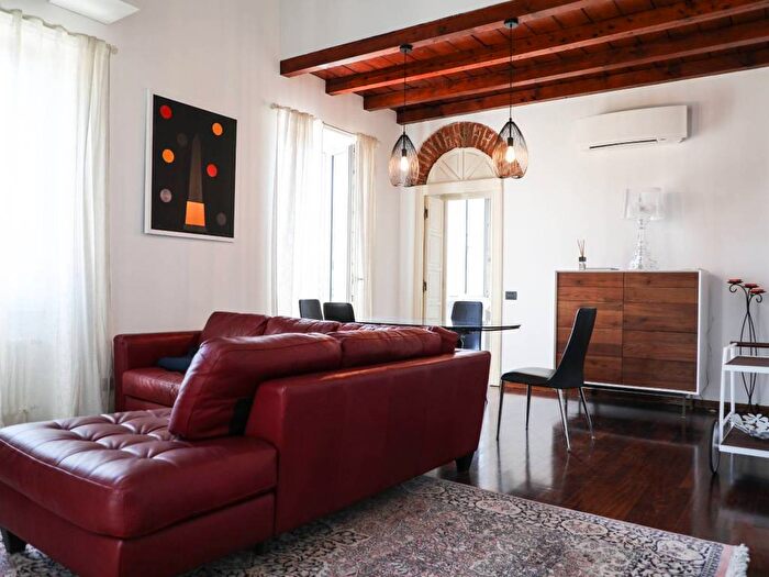 Appartamento trilocale in affitto in Piazza Maggio, Ascanio Sforza, Milano