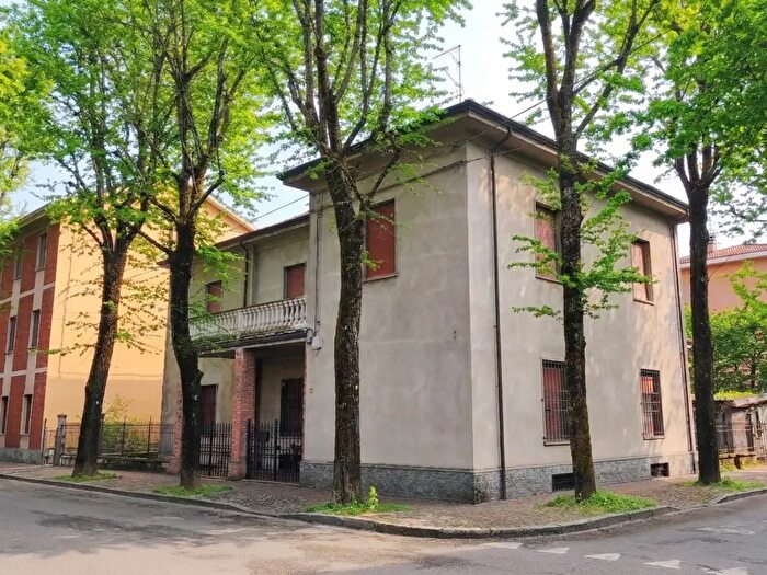 Casa con 13 locali in vendita in Via Alessandria, Piacenza