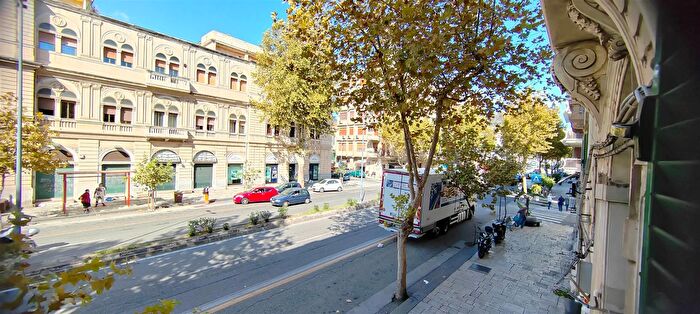 Appartamento trilocale in vendita in Via Garibaldi Messina, Messina