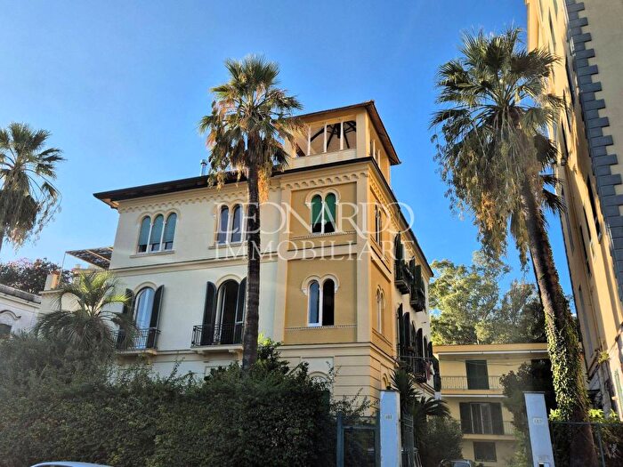 Appartamento con 6 locali in affitto in Piazza Salvatore di Giacomo, Posillipo, Napoli