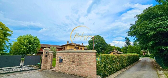 Casa con 13 locali in vendita in Reggio Emilia