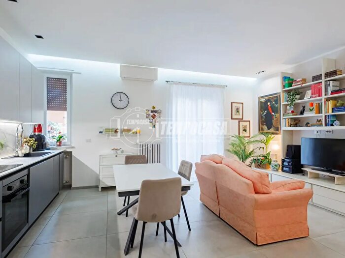 Appartamento trilocale in vendita in Via Giacomo Leopardi, Parma