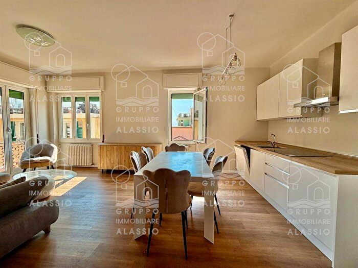 Appartamento con 5 locali in affitto in via bonorino, Passeggiata Cadorna Porto, Alassio