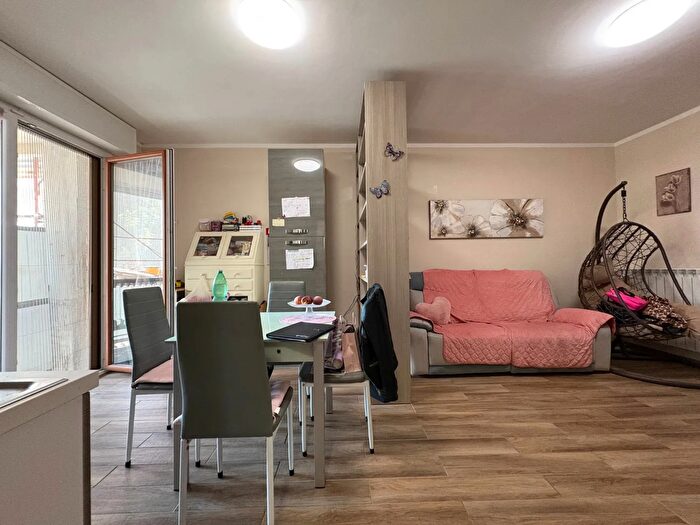 Appartamento trilocale in vendita in Via Cicerone, Pomezia