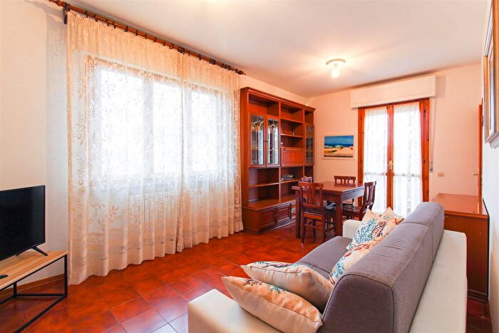 Appartamento con 6 locali in vendita in Cecina