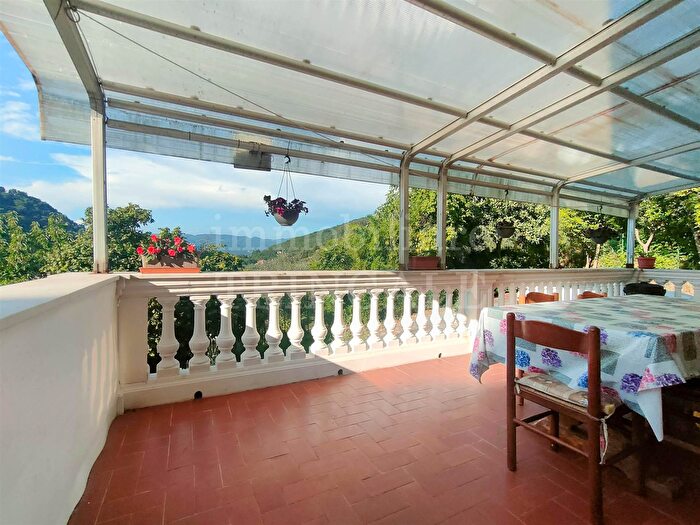 Casa con 6 locali in vendita in Lerici