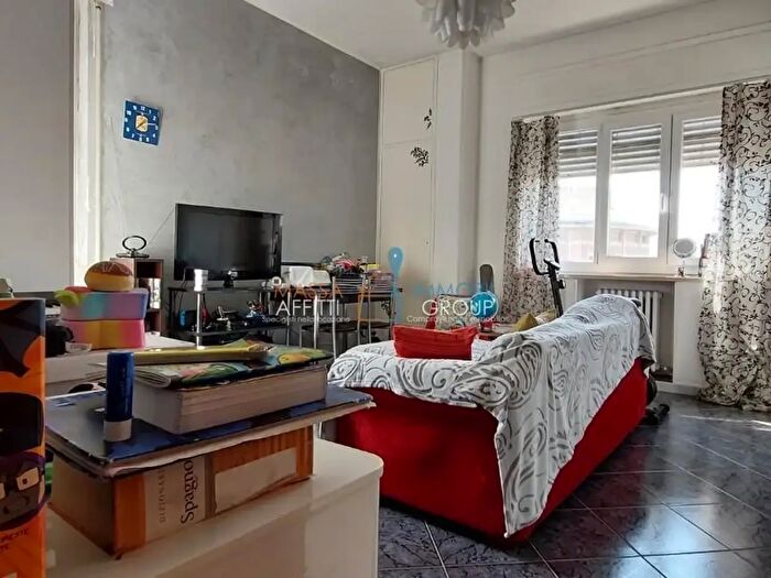 Appartamento con 6 locali in vendita in Via Democrazia, Massa