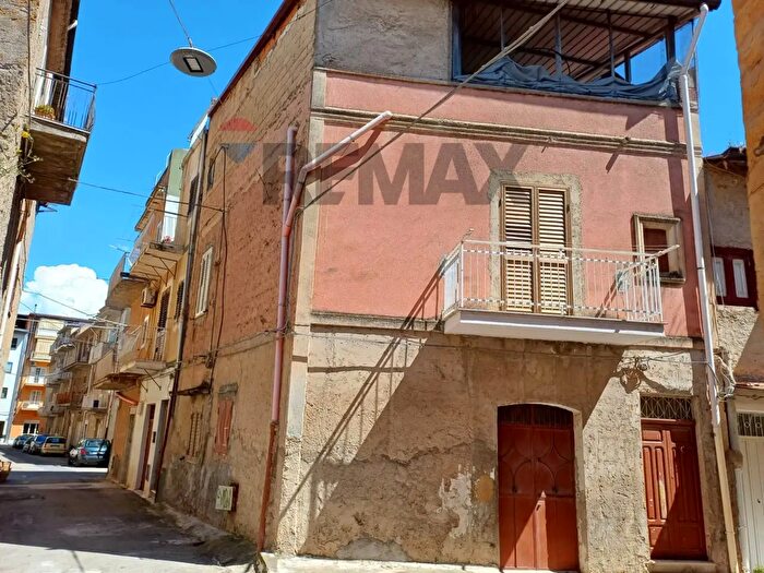 Casa con 5 locali in vendita in Quintino Sella, Favara