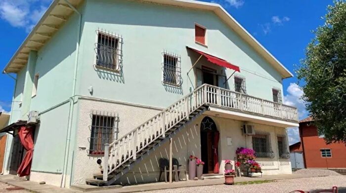 Casa con 10 locali in vendita in Via Gazzinella Cento Ferrara Frazioni Nord, Cento