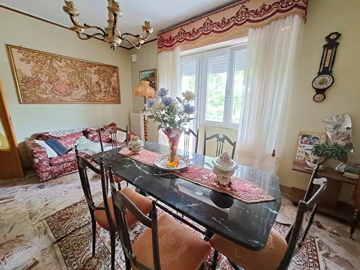 Appartamento quadrilocale in vendita in Tuoro Sul Trasimeno