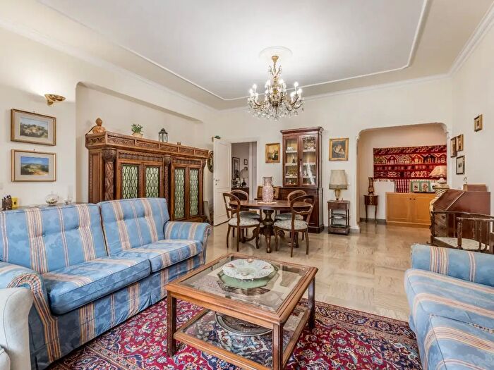 Appartamento con 5 locali in vendita in Via Franco Sacchetti, Roma