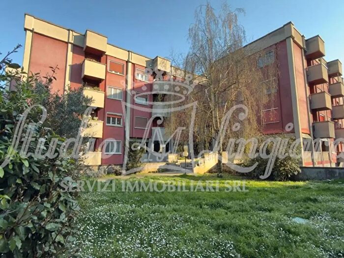 Appartamento trilocale in vendita in Via Fratelli Baggi, Lodi