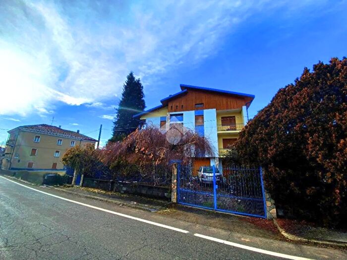 Appartamento con 6 locali in vendita in Via Umberto I, Val di Chy