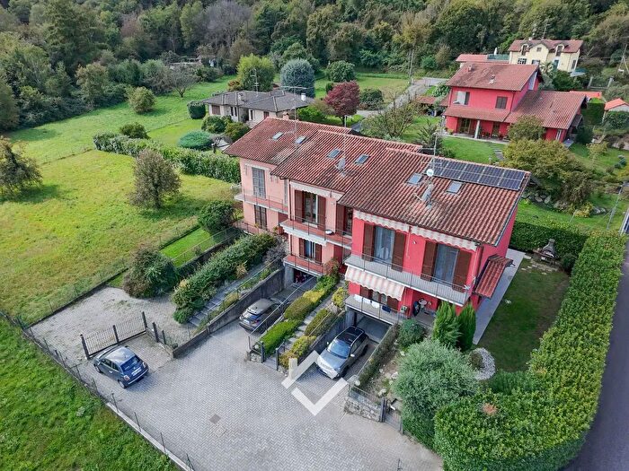 Casa con 5 locali in vendita in Via Fontana, Comabbio