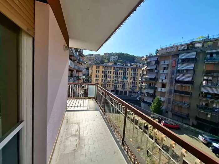 Appartamento trilocale in vendita in Via Privata Castagneto, Rapallo