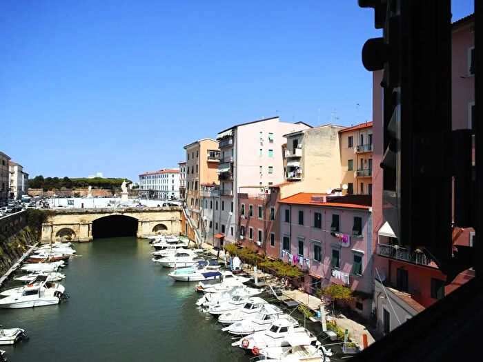 Appartamento con 5 locali in vendita in Piazza XX Settembre, Livorno