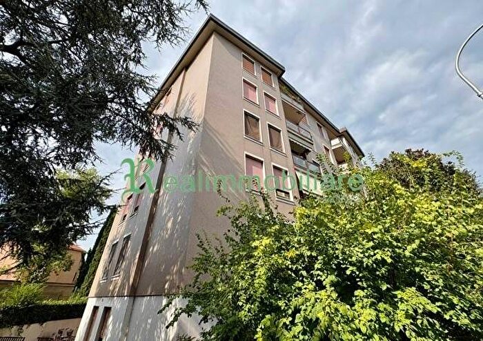 Appartamento quadrilocale in affitto in Via Umberto Biancamano, Triante, Monza