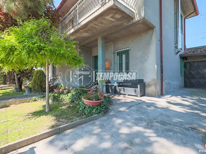 Casa con 6 locali in vendita in Via del Canale, Forli
