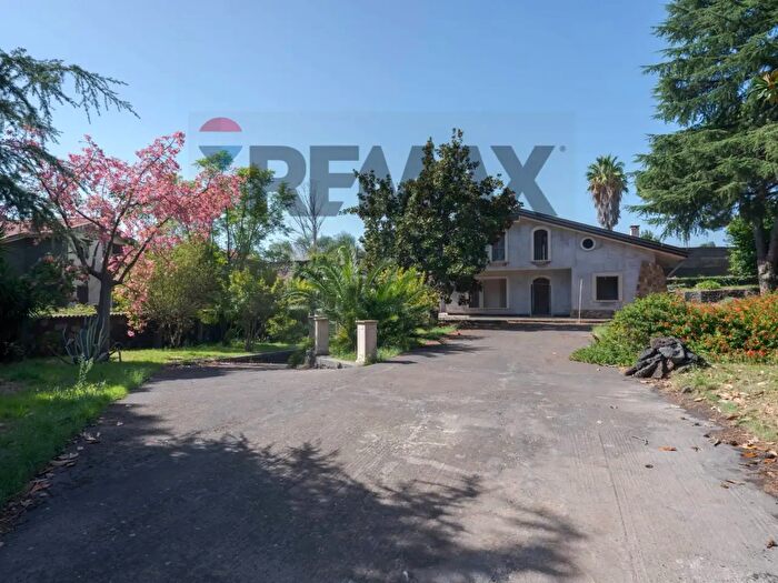 Casa con 10 locali in vendita in Corso Cristoforo Colombo Sn, Trecastagni