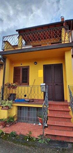 Casa con 7 locali in vendita in Lucca