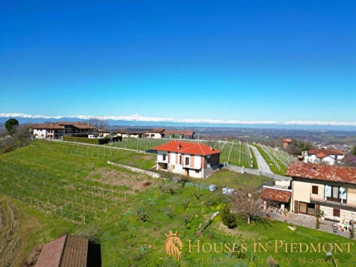 Casa con 6 locali in vendita in Dogliani