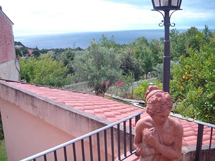 Casa con 14 locali in vendita in Maratea