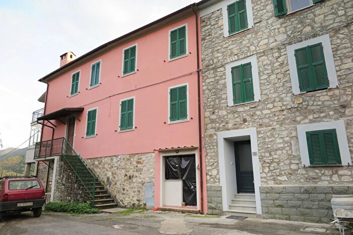 Casa bilocale in vendita in Bagnone