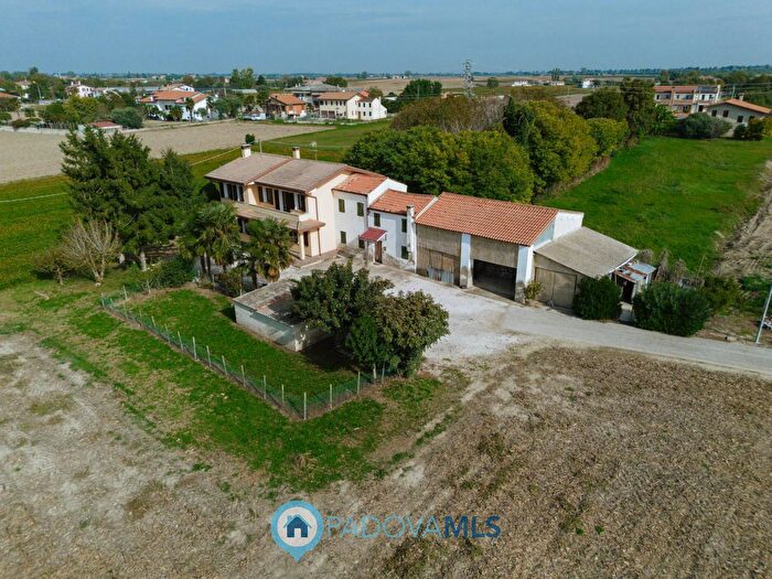 Casa con 6 locali in vendita in Via Reniere, Agna