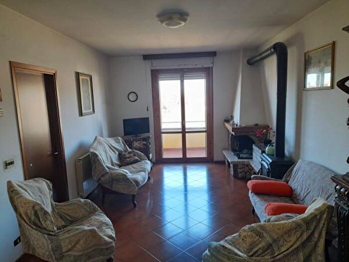 Appartamento quadrilocale in vendita in Via Indipendenza, Sorano