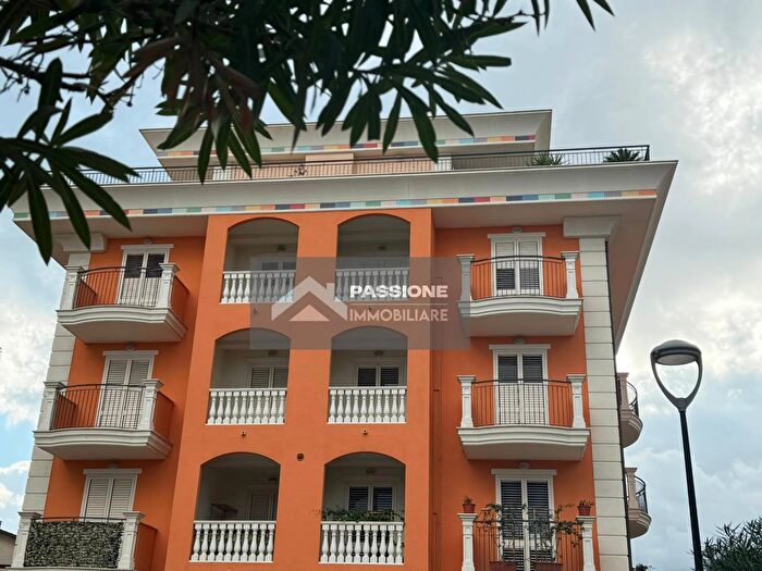Appartamento quadrilocale in vendita in Via Cristoforo Colombo, Martinsicuro