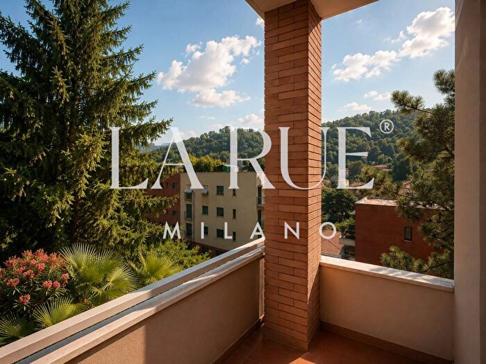 Appartamento trilocale in affitto in Via Cardina, Monte Olimpino, Como