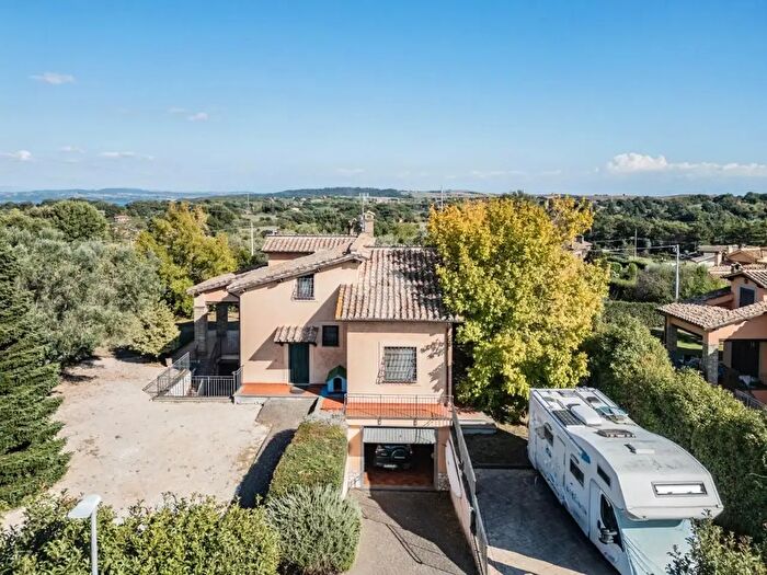 Casa con 9 locali in vendita in Via di Montefranco, Bracciano