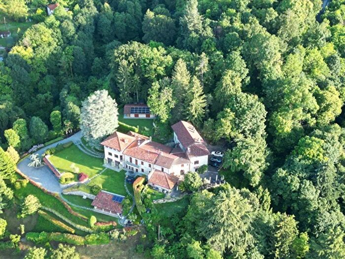 Casa con 7 locali in vendita in Via Partigiana, Albavilla